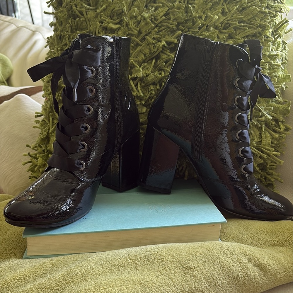 Kenneth Cole Corrine Black Patent Ribbon Booties never worn 3.5” block heels - Picture 4 of 9